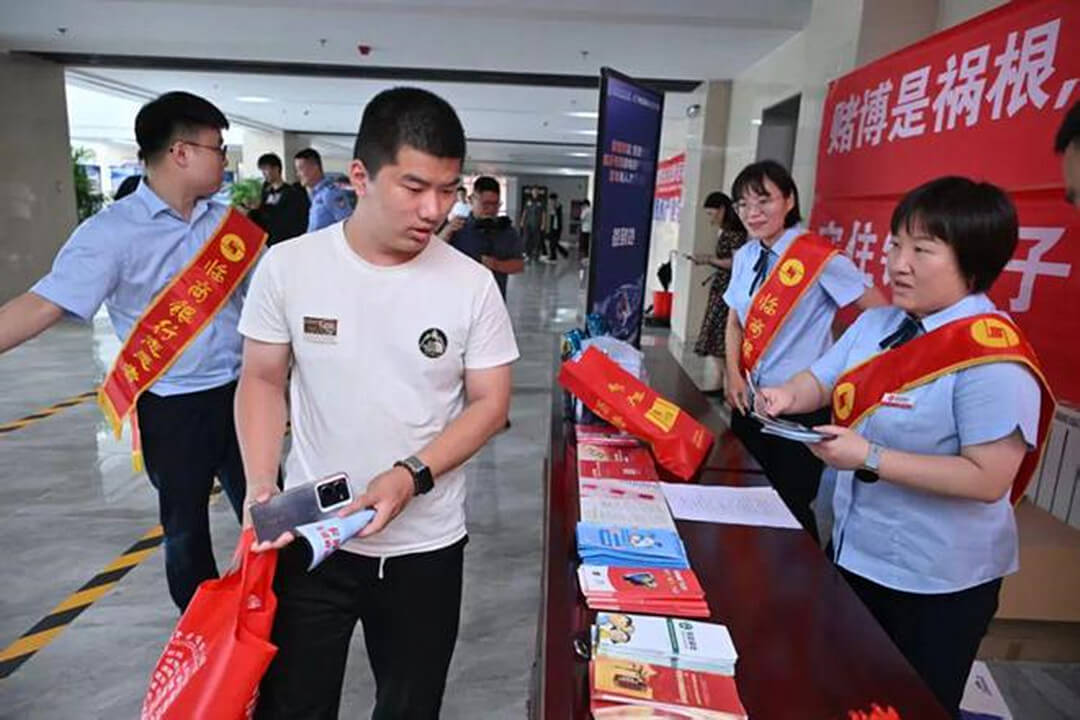 临商银行联合多部门开展打击治理跨境赌博校园宣传周活动
